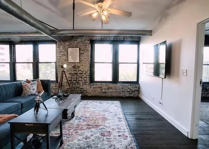 Spacious 4br Near Mccormick & Soldier Field