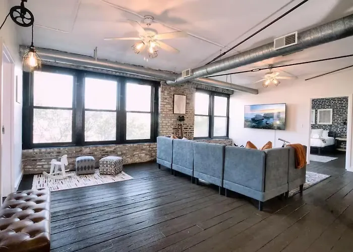 Spacious 4br Near Mccormick & Soldier Field *