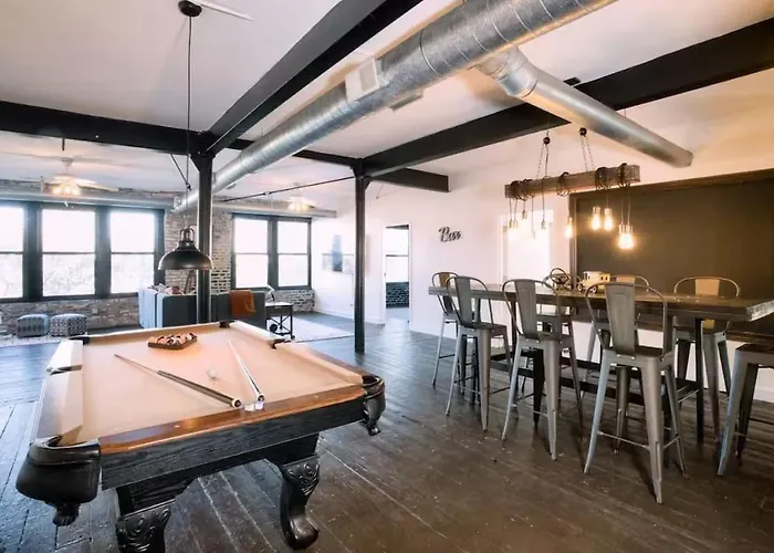 Апартаменты Spacious 4br Near Mccormick & Soldier Field *
