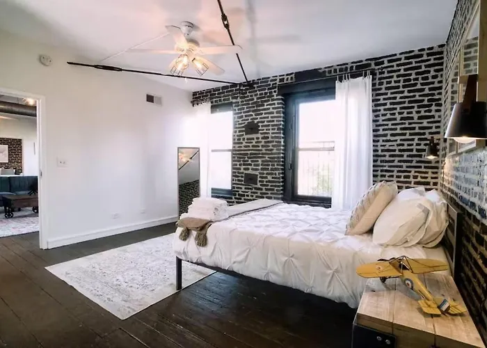 Апартаменты Spacious 4br Near Mccormick & Soldier Field Чикаго