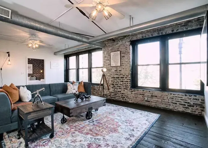 Spacious 4br Near Mccormick & Soldier Field Апартаменты