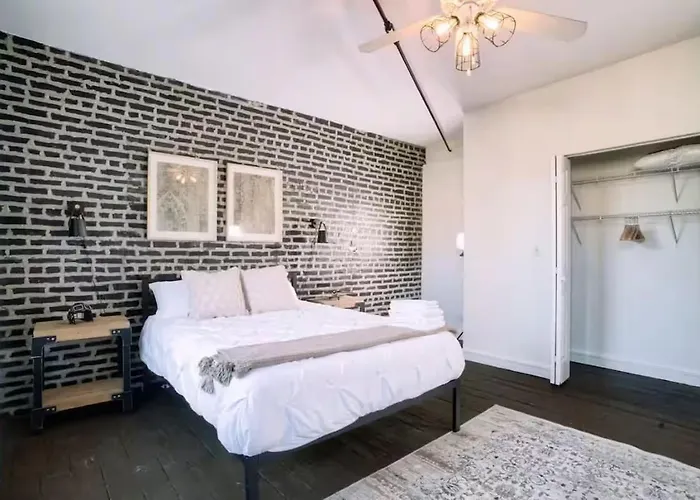 Spacious 4br Near Mccormick & Soldier Field Апартаменты