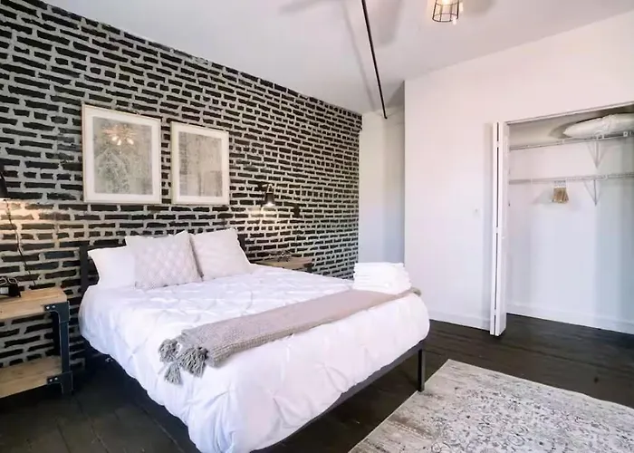 Spacious 4br Near Mccormick & Soldier Field *