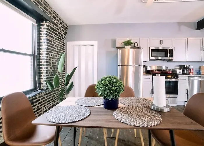 Апартаменты Spacious 4br Near Mccormick & Soldier Field
