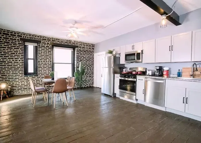 Апартаменты Spacious 4br Near Mccormick & Soldier Field *